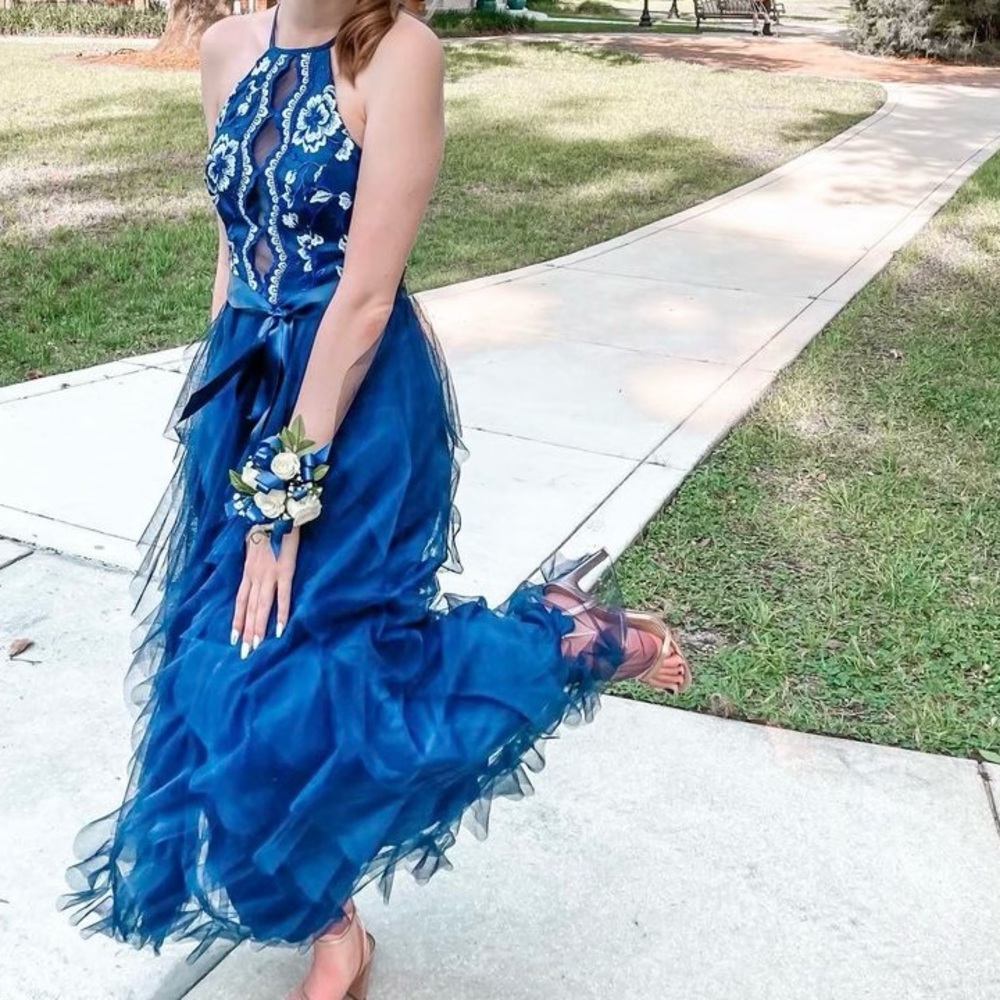 Teeze Me Macy’s Junior Blue Floral Formal Dress, size 0